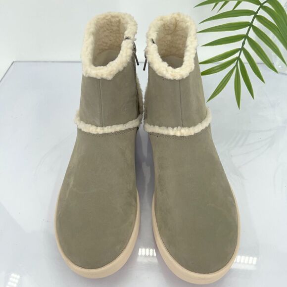 Clarks Cloudsteppers Boots Women 9 M Faux Fur Flat Winter Snow Shoes Zip Up - Picture 4 of 13
